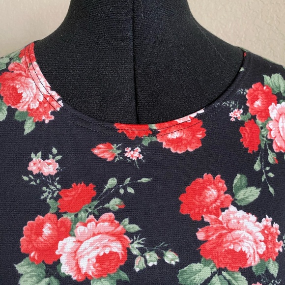 Peplum blouse Beautiful Roses on Black background - Picture 5 of 9